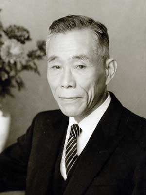 田中　忠夫　学校長